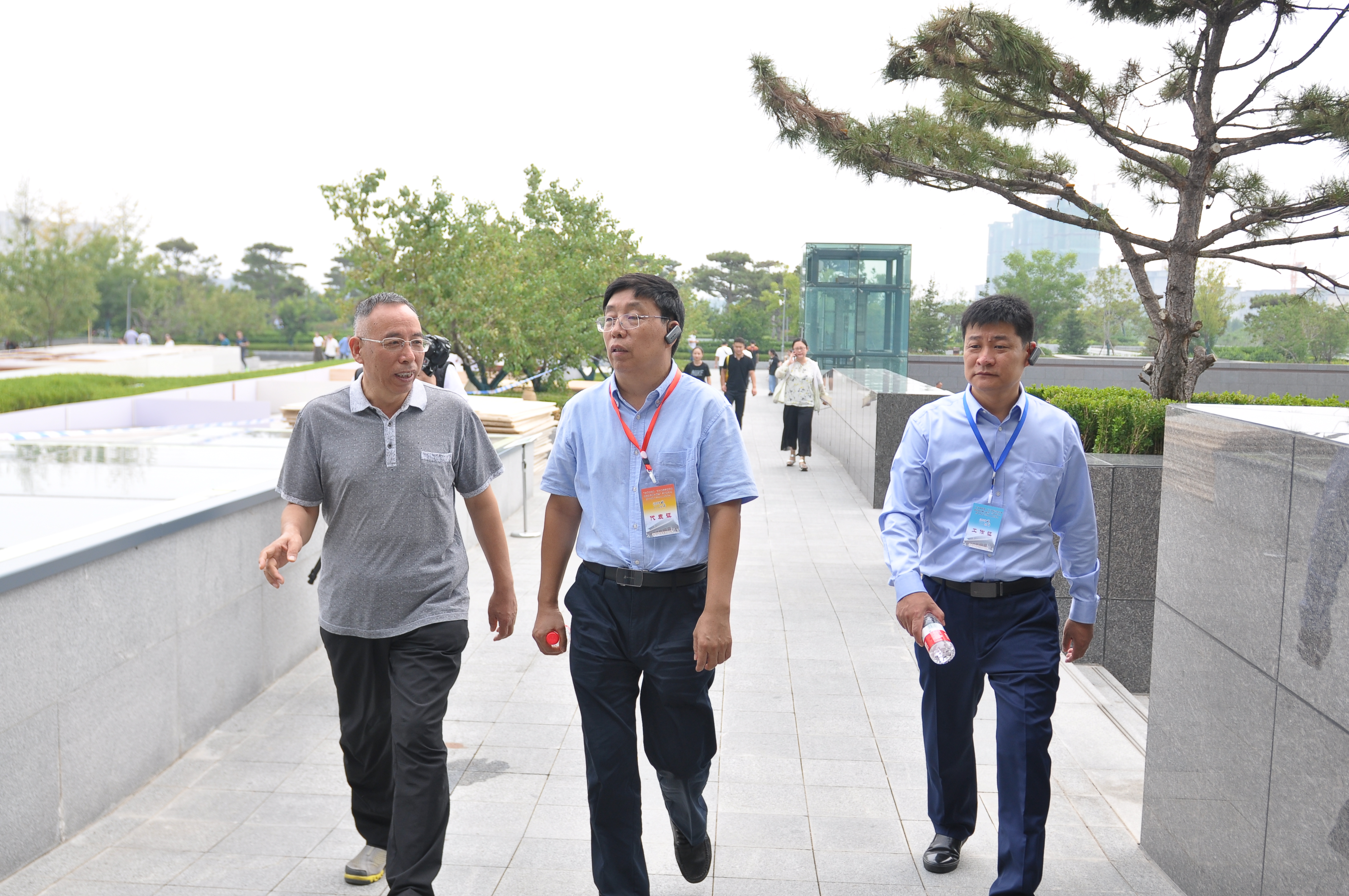 中華孔子學會會長王中江等參觀孔子博物館
